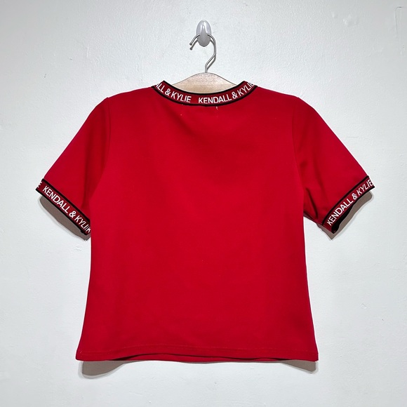Kendall & Kylie Red Ribbed Boxy Semi Crop Top Blouse Size Medium - Picture 4 of 11